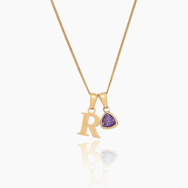 Collar de iniciales con charm de piedra de aniversario en baño de oro 18K