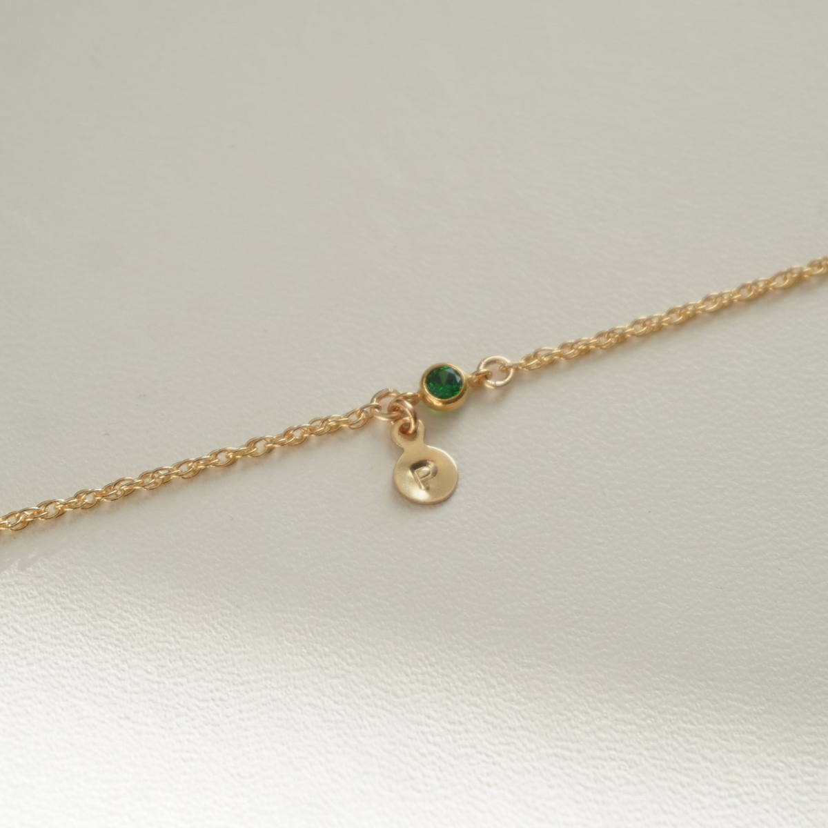 Bracelet personnalisé avec initiales et pierre de naissance Liora Madrid