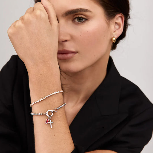 Pulsera Pearl con iniciales - acabado elegante