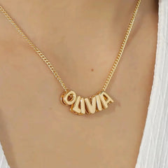Collar personalizado con nombre estilo bubble, vista frontal