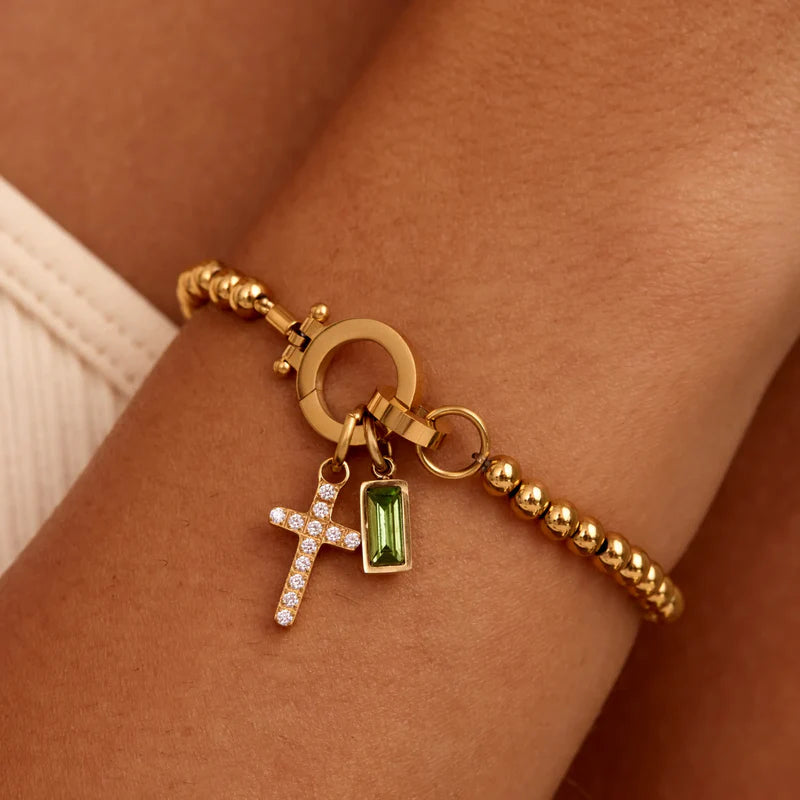 Pearl bracelet with birthstone - front view