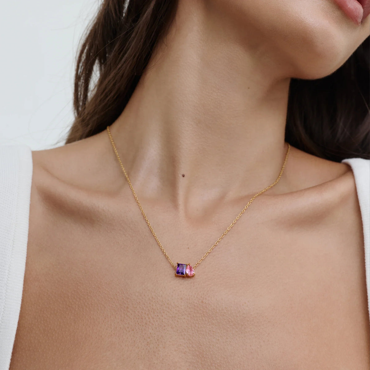 Collar Piedras de Aniversario puesto