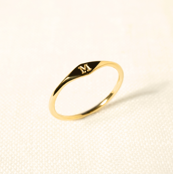 Anillo Sello de Inicial en oro