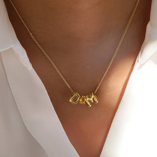 Collar Bubble con iniciales y piedra del mes - vista lateral